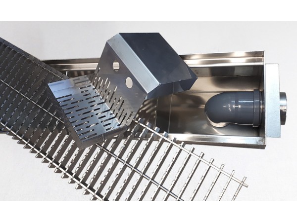 Griglia a pavimento inox con vasca e sifone, dimensioni 150mm x 3000mm x Ø50mm / Ø75mm orizzontale/verticale CARRABILE ANTISCIVOLO