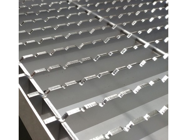 Griglia a pavimento inox con vasca e sifone, dimensioni 150mm x 3000mm x Ø50mm / Ø75mm orizzontale/verticale CARRABILE ANTISCIVOLO