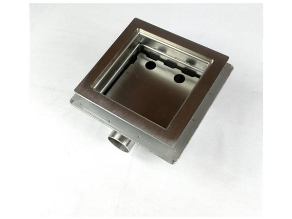 Talni sifon komplet s čelno ploščo debeline 5mm s PERFORIRANIM VZORCEM (AVTOPOVOZNO) in prirobnico za hidroizolacijo 300x300x181mm INOX Ø75mm horizontalno